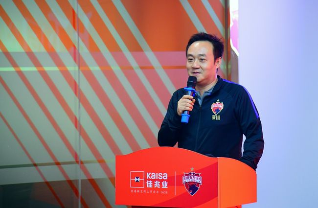 《广场恩仇录》中，老年代表蔡明与青年代表李汶翰在球场争夺中水火不容，他们如何在争斗中化解矛盾？在隔代的龃龉中重新认识对方？《冷静冷静》则以婚姻关系作为串联故事的线索，被鸡毛蒜皮填满生活的年轻夫妻争执不断，他们如何理解爱情又如何修复爱情？《云上音乐会》里，四个调皮捣蛋的男孩开启了与列车员的;捉迷藏游戏，他们能否抓住改变命运的机会，在重重阻挠中实现音乐梦想？《最燃不过夕阳红里》中，为家人奉献一生的张凯丽能否在晚年重获自由？《一路前行》中，充满少数民族风情的异域风光能否治愈杨超越破碎的心？五个单元中的人物虽然经历着无处逃离的尴尬，水火不容的争执，一地鸡毛的困局，一团乱麻的境地和言不由衷的犹豫，但最终都归于了温暖、欢笑与疗愈